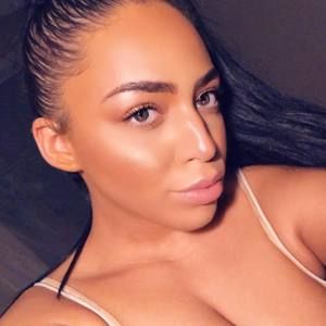 Meet your Posher, Shea